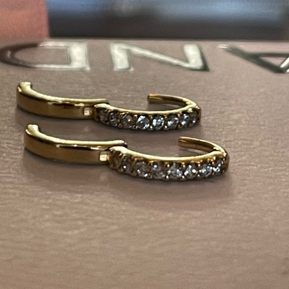 New Authentic Pandora Sparkling Huggie Hoop Earrings 14k gold plated ss & cz - Picture 8 of 13